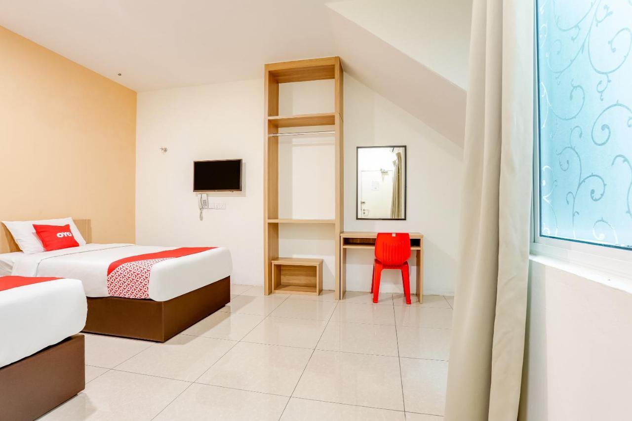 Oyo 89677 Sunflower Hotel سِريمبان المظهر الخارجي الصورة