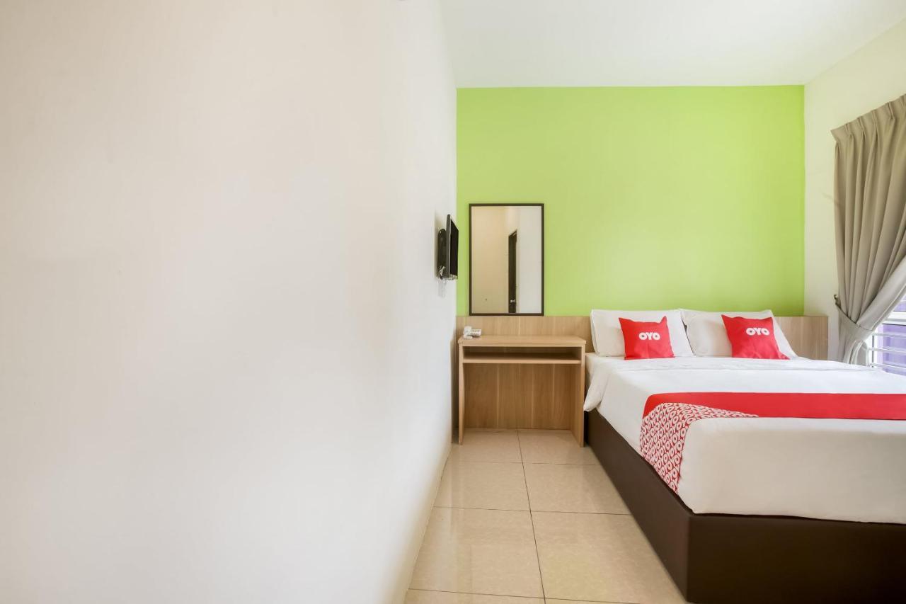 Oyo 89677 Sunflower Hotel سِريمبان المظهر الخارجي الصورة