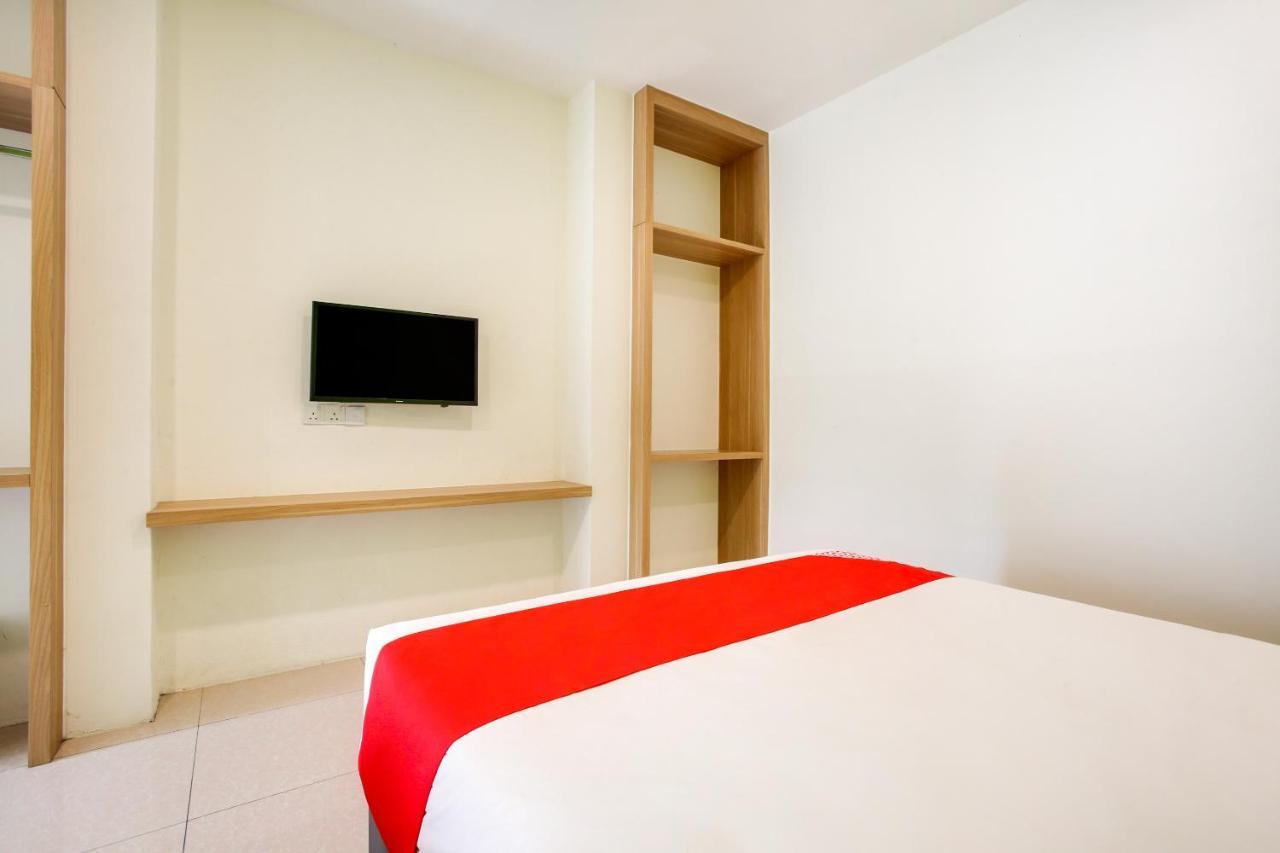 Oyo 89677 Sunflower Hotel سِريمبان المظهر الخارجي الصورة