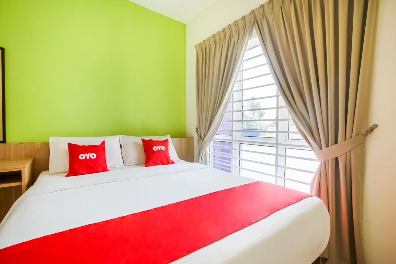 Oyo 89677 Sunflower Hotel سِريمبان المظهر الخارجي الصورة