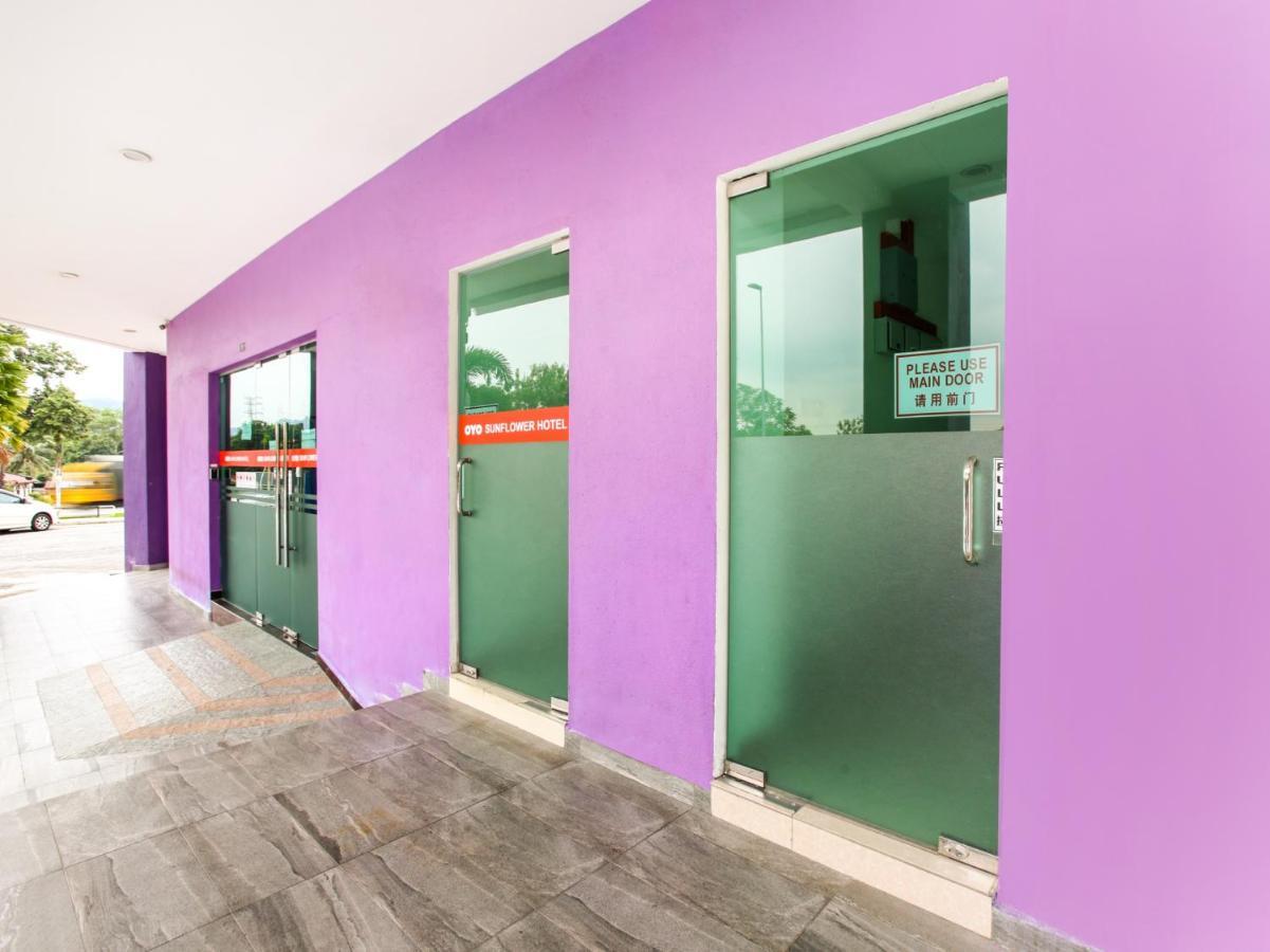 Oyo 89677 Sunflower Hotel سِريمبان المظهر الخارجي الصورة