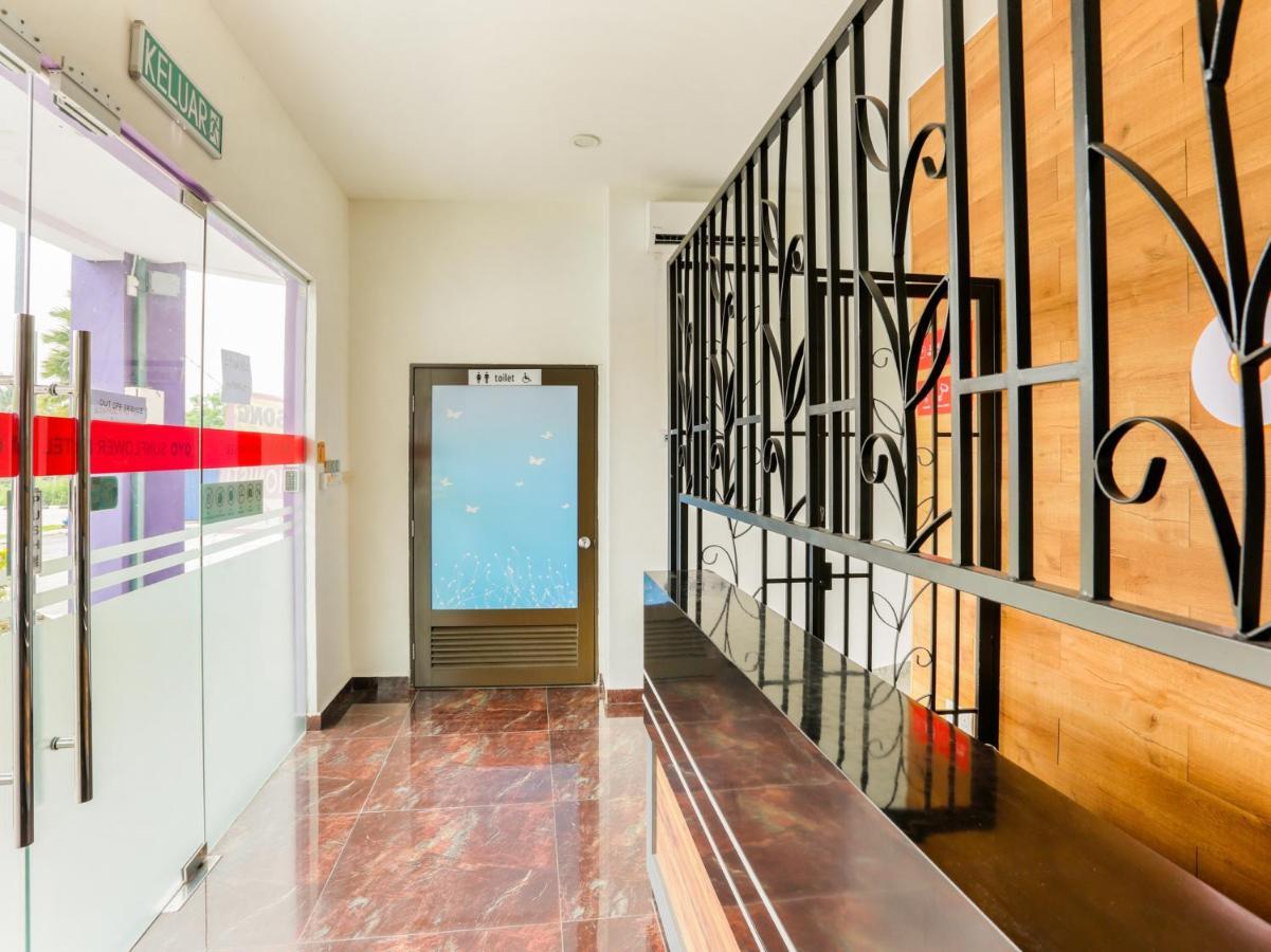 Oyo 89677 Sunflower Hotel سِريمبان المظهر الخارجي الصورة